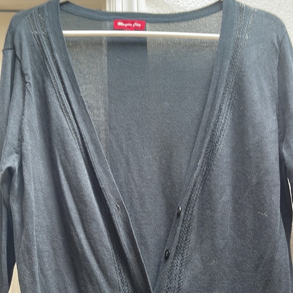 Button down sweater - Picture 2 of 3